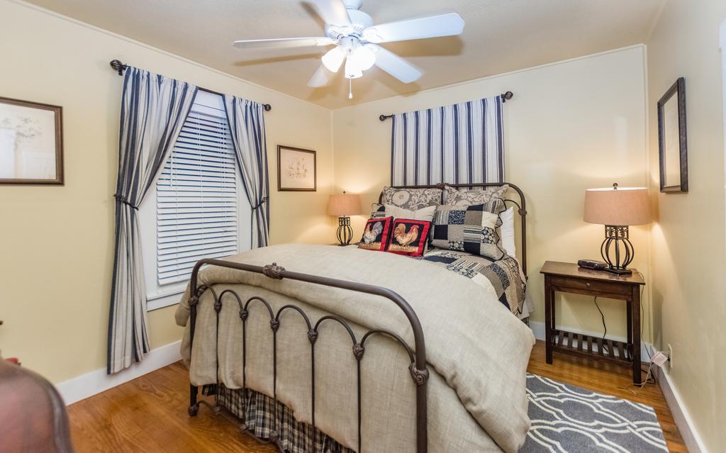 Agape Front Cottage Фредериксбург Екстериор снимка