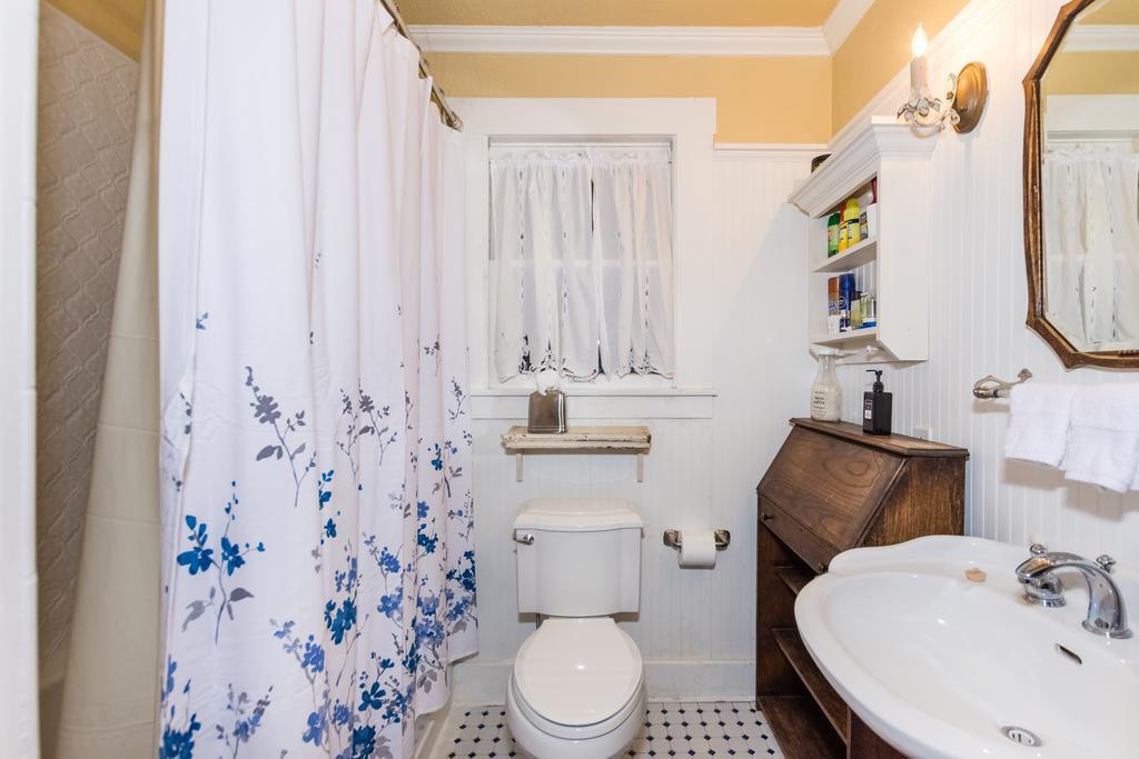 Agape Front Cottage Фредериксбург Екстериор снимка
