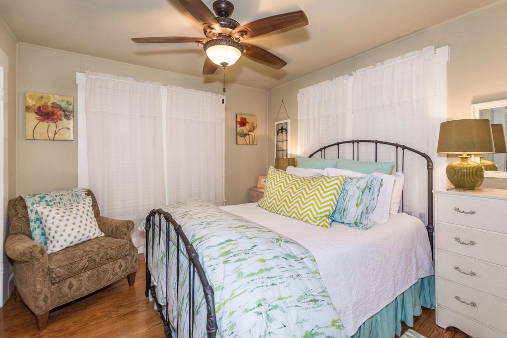 Agape Front Cottage Фредериксбург Екстериор снимка